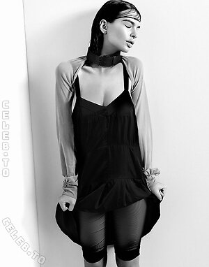 Emily Ratajkowski Nude Leaked Photo #5