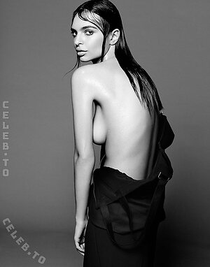 Emily Ratajkowski Nude Leaked Photo #6