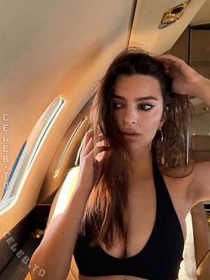 Emily Ratajkowski Nude Leaked Photo #38