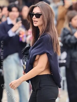 Emily Ratajkowski Nude Leaked Photo #72