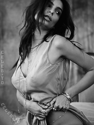 Emily Ratajkowski Nude Leaked Photo #118