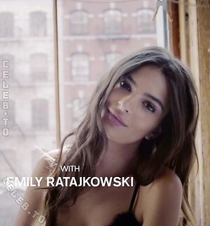 Emily Ratajkowski photo