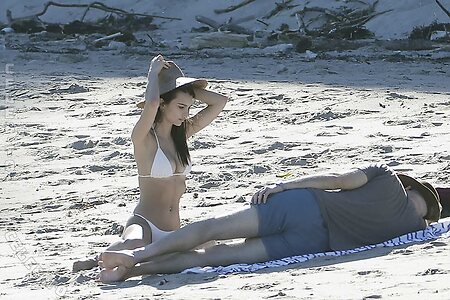 Emily Ratajkowski photo