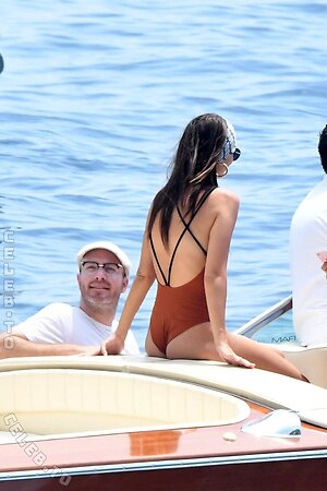 Emily Ratajkowski Nude Leaked Photo #426