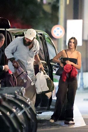 Emily Ratajkowski leaked photo #512