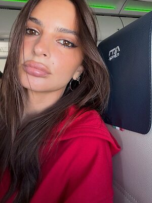 Emily Ratajkowski leaked photo #628