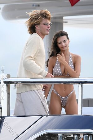 Emily Ratajkowski leaked photo #706