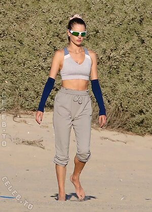 Emily Ratajkowski leaked photo #869