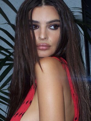 Emily Ratajkowski leaked photo #912