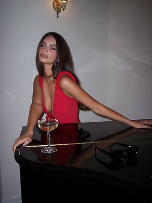 Emily Ratajkowski leaked photo #932