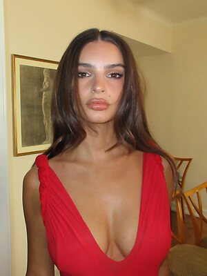 Emily Ratajkowski leaked photos