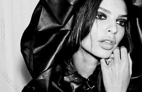 Emily Ratajkowski leaked photo #995