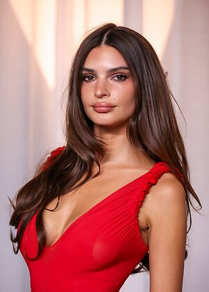 Emily Ratajkowski leaked photo #1036