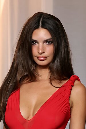 Emily Ratajkowski leaked photo #1038