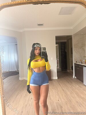 emily rinaudo Nude Photos