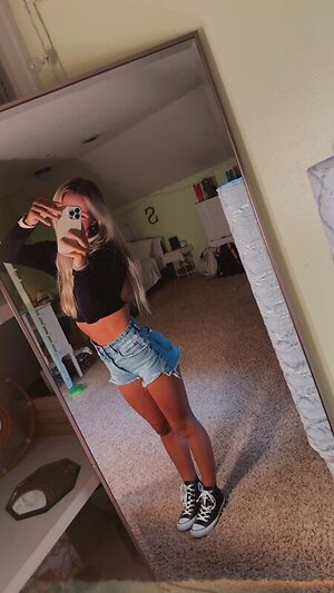 Emily Sentner leaked photo #4