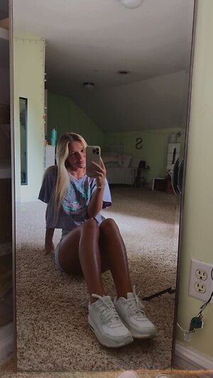 Emily Sentner leaked photo #6