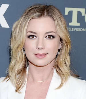 Emily VanCamp leaked photo #27