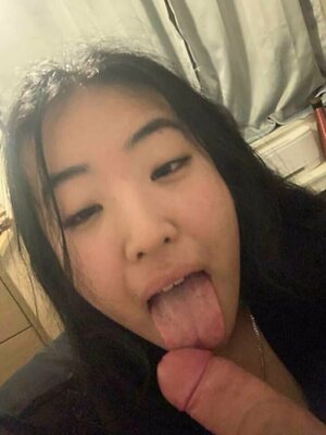 Emily Wang leaked photo #8