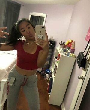 Emily Wang leaked photo #11