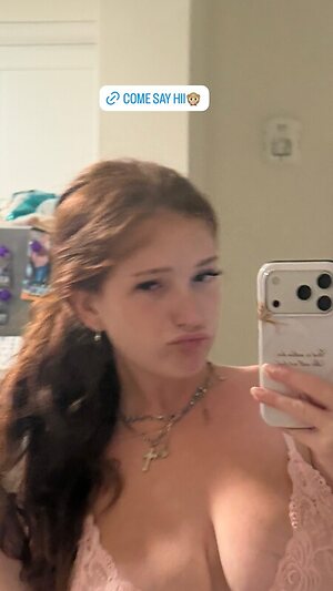 Emilybarch leaked photo #6