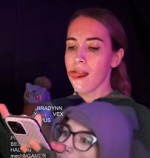 emilycc leaked photo #7
