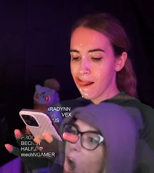 emilycc leaked photo #8