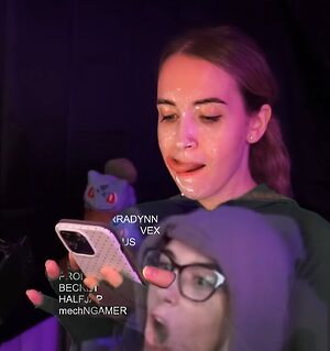 emilycc leaked photo #9