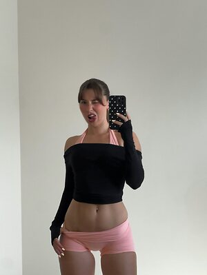 Emilydhelps leaked photo #4