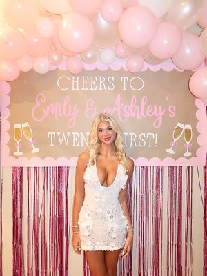 emily.holland23 leaked photo #9