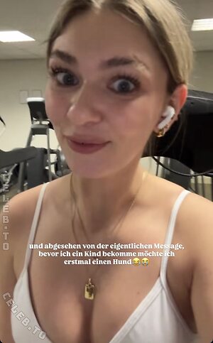 Emilylior Nude Leaked Photo #11