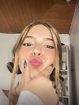 Emilymiller_ leaked photo #2