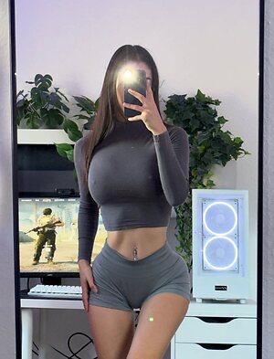 Emilyvanessa Nude Leaked Photo #7