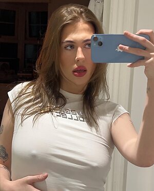 emilyyy_1618 leaked photo #2