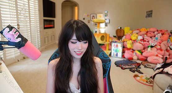 Emiru Nude Leaked Photo #4