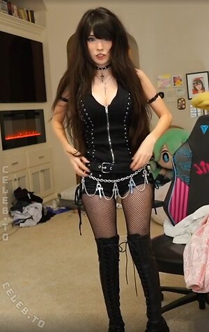 Emiru Nude Leaked Photo #14