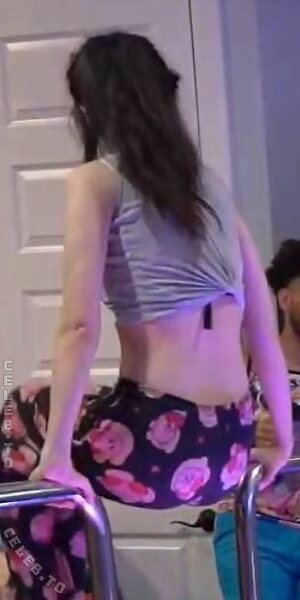 Emiru Nude Leaked Photo #17