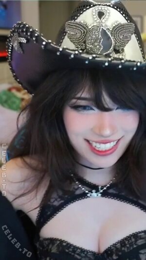 Emiru Nude Leaked Photo #19