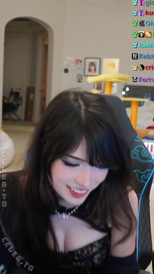 Emiru Nude Leaked Photo #25