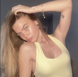 Emma Beardsley leaked photo #25