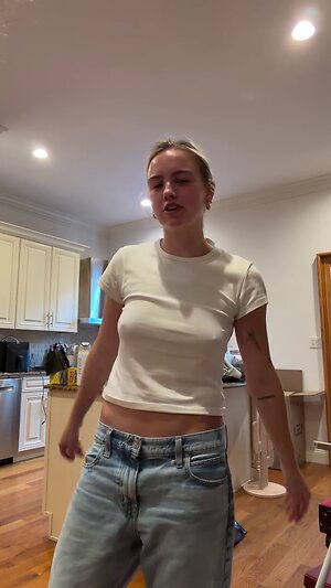 Emma Brooks leaked photo #71