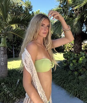Emma Burnze photo