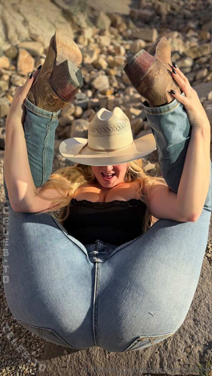 Emma Claire photo