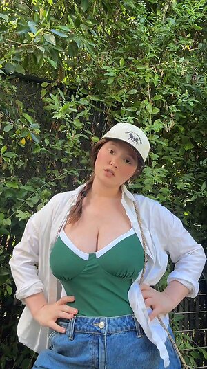 Emma Kenney leaked photo #3