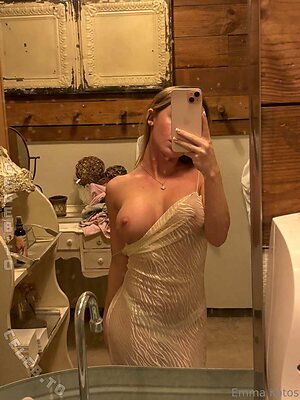 Emma Kotos Nude Leaked Photo #4