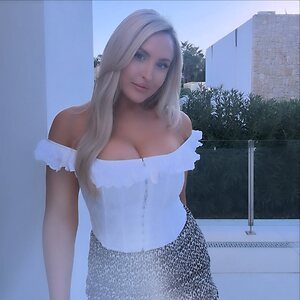 Emma Louise Jones leaked photo #15