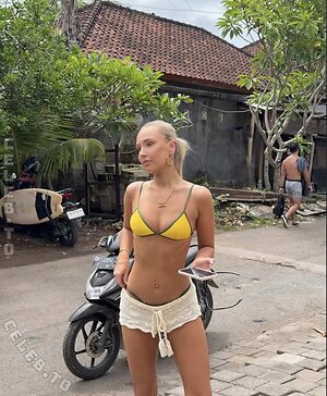 Emma Mac Nude Leaked Photo #3