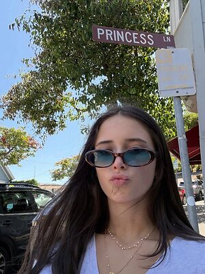 Emma Markin leaked photo #4