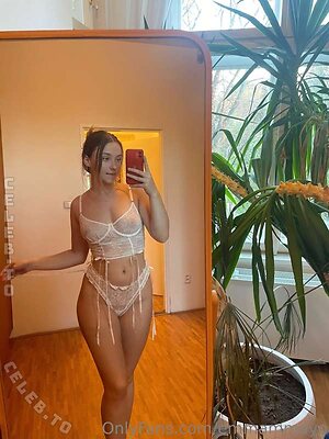 Emma May Nude Leaked Photo #122