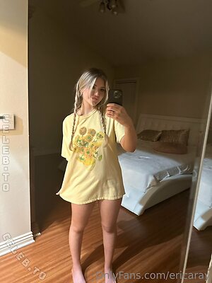 Emma Moore Nude Leaked Photo #238